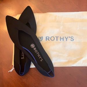 Rothy’s The Point in black